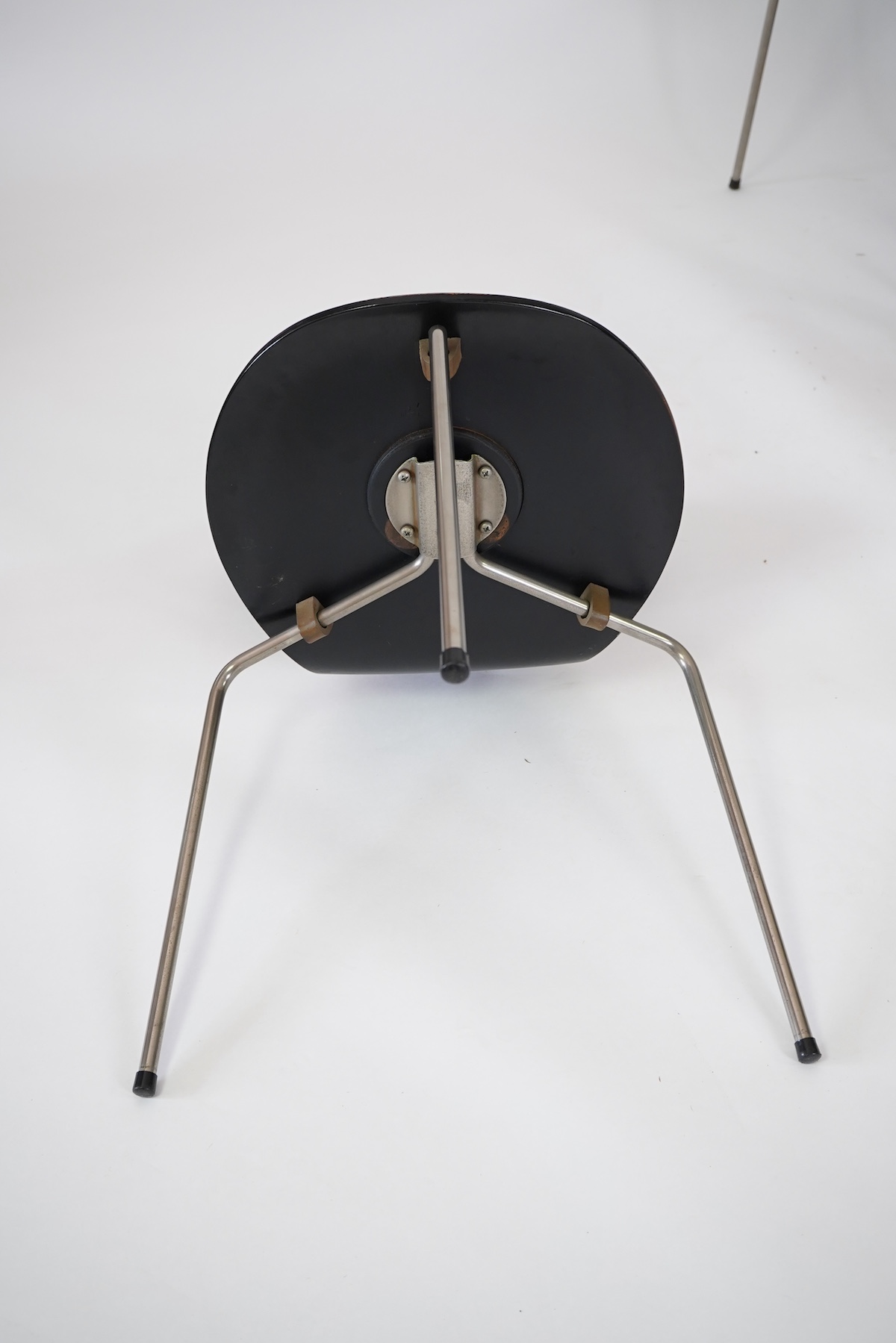 Arne Jacobsen (Danish, 1902–1971) for Fritz Hansen: A set of six Model 3100 'Ant' side chairs